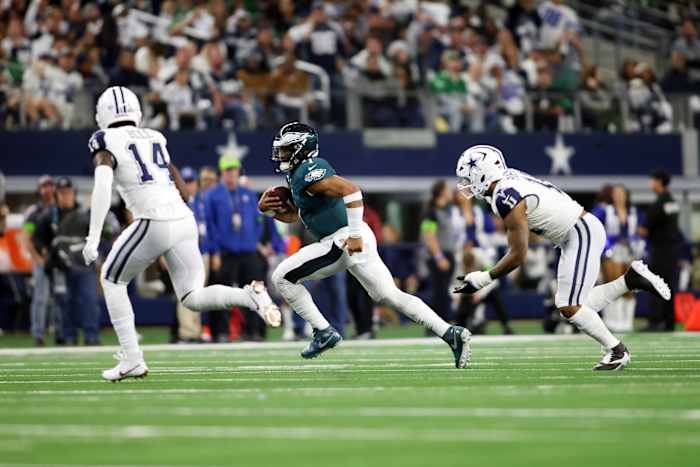 Philadelphia Eagles quarterback Jalen Hurts (1) runs the ball against the Dallas Cowboys in the second quarter at AT&T Stadium.